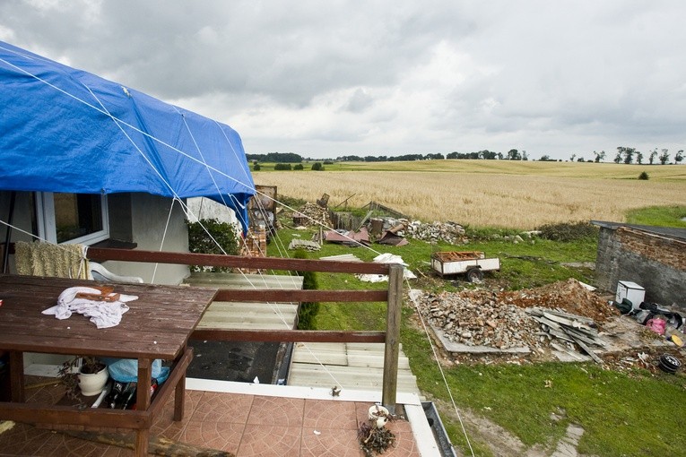Nawałnica uszkodziła wiele domów w różnych rejonach Polski