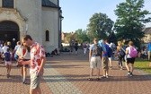 Pielgrzymi idą dziś przez cały dzień