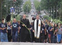 Grupa granatowa z Płońska i okolic wchodzi na Jasną Górę