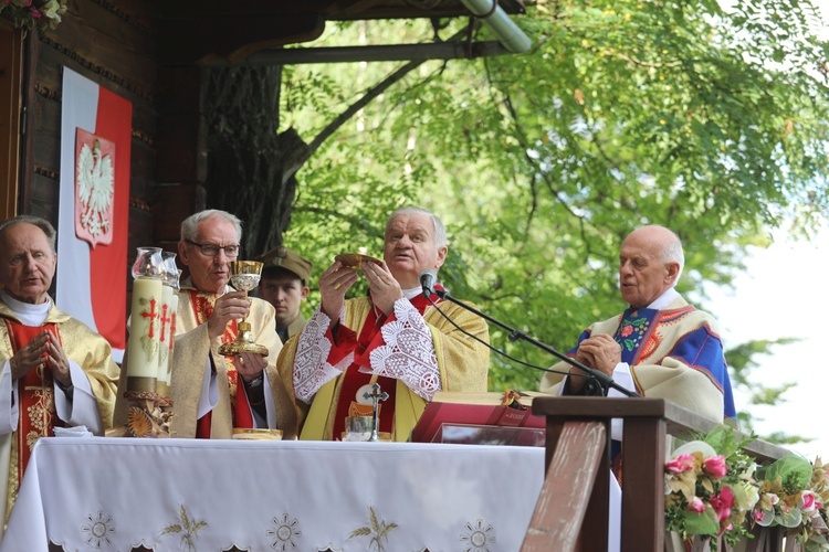 Msza św. w leśnej kaplicy na Baraniej Cisieckiej