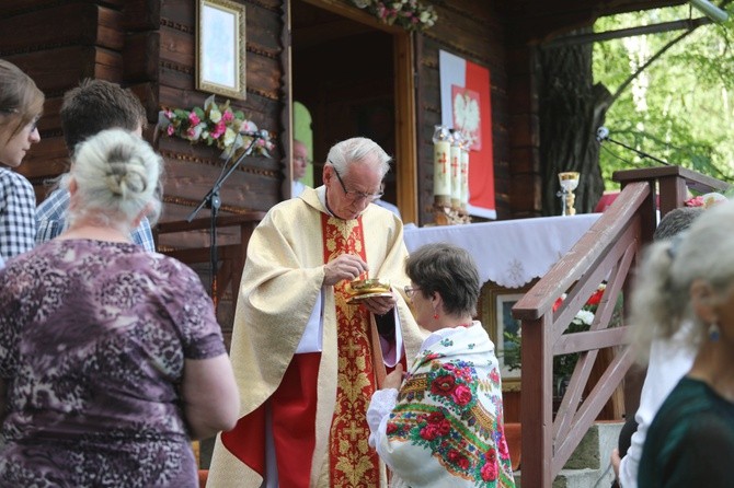 Msza św. w leśnej kaplicy na Baraniej Cisieckiej