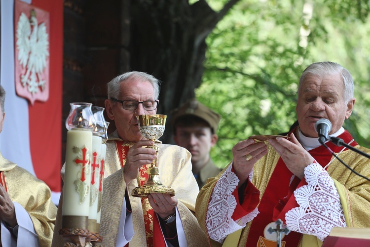 Msza św. w leśnej kaplicy na Baraniej Cisieckiej