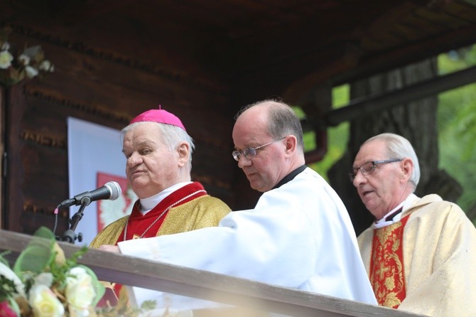 Msza św. w leśnej kaplicy na Baraniej Cisieckiej