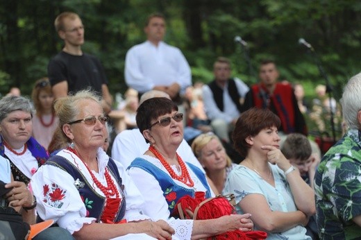 Msza św. w leśnej kaplicy na Baraniej Cisieckiej