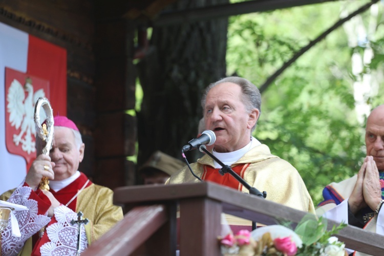 Msza św. w leśnej kaplicy na Baraniej Cisieckiej