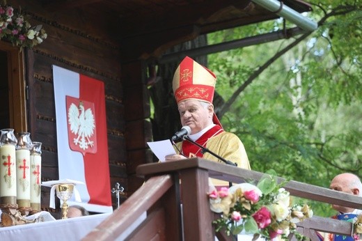 Msza św. w leśnej kaplicy na Baraniej Cisieckiej