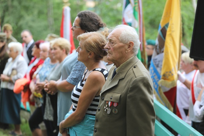 Msza św. w leśnej kaplicy na Baraniej Cisieckiej