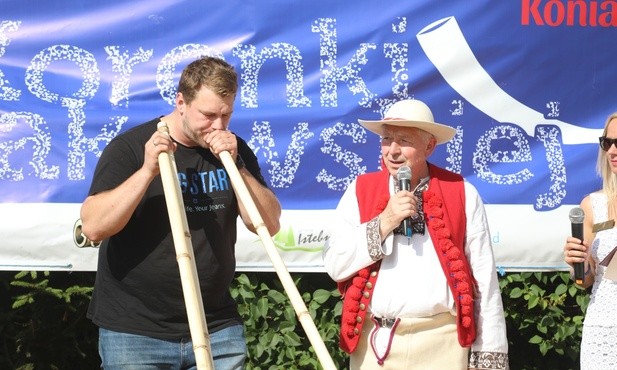 Tadeusz Rucki ze zwycięzcą w konkursie gry na trombicie: Markiem Czyżem z Wisły