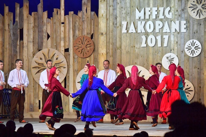 Prezentacja zespołów w namiocie festiwalowym 