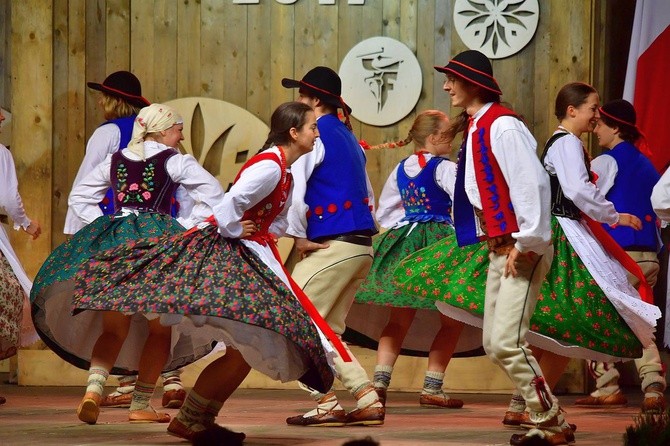 Prezentacja zespołów w namiocie festiwalowym 