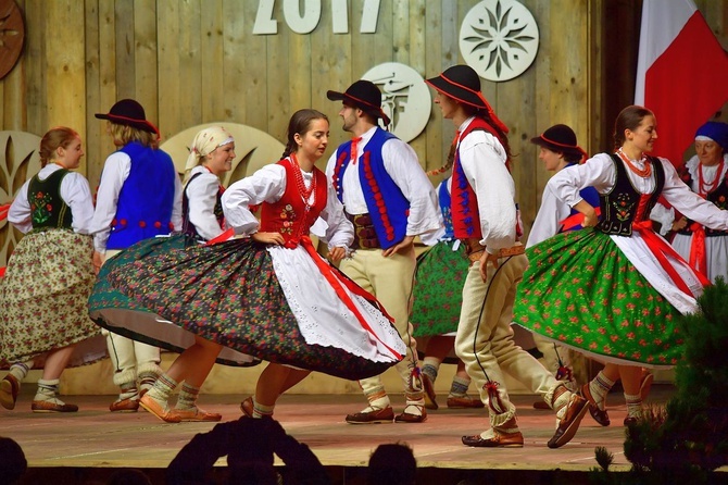 Prezentacja zespołów w namiocie festiwalowym 