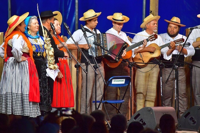 Prezentacja zespołów w namiocie festiwalowym 