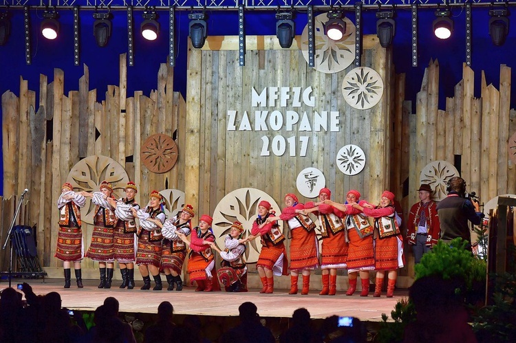 Prezentacja zespołów w namiocie festiwalowym 