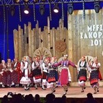 Prezentacja zespołów w namiocie festiwalowym 