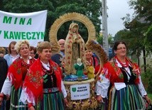 W tym roku nie zabrakło wieńców nawiązujacych do objawień Matki Bożej w Fatimie