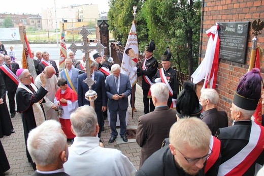 Tablica dla Biskupiego Komitetu Pomocy