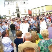 Z roku na rok przybywa tu coraz więcej pielgrzymów. 