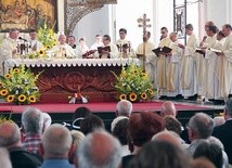 ▲	– Wniebowzięcie Maryi to szczególny znak uwielbienia ludzkiego ciała, jego godności,  należnego szacunku – podkreślał metropolita.