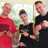 Ekipa do zadań specjalnych czuwa  nad organizacją festiwalu. Od lewej: Marcin, Iwona i Adrian.