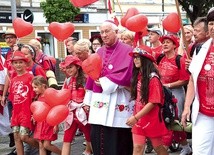 ▲	Podczas ostatniego apelu w Rędzinach, poza podziękowaniami, nastąpiła także oficjalna zmiana u sterów pielgrzymki.