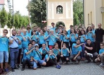 Grupowe zdjęcie biorących udział w warsztatach KSM-owiczów.