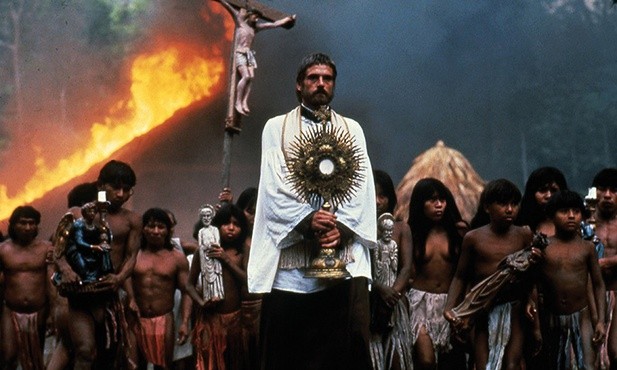 Jeremy Irons jako o. Gabriel  w filmie „Misja”.