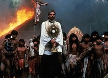 Jeremy Irons jako o. Gabriel  w filmie „Misja”.