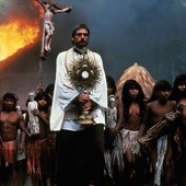 Jeremy Irons jako o. Gabriel  w filmie „Misja”.