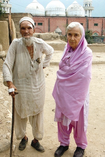 Siostra Ruth Pfau służyła ubogim chorym Pakistańczykom od 1960 roku. Założyła pierwszy w Pakistanie szpital dla chorych na trąd.