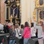 Kolonia Caritas na wycieczce w Skrzatuszu