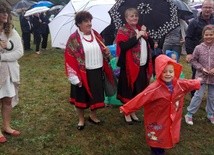 W czasie festynu parasolki były niezbędne