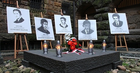 Trzymaj wysoko krzyż
