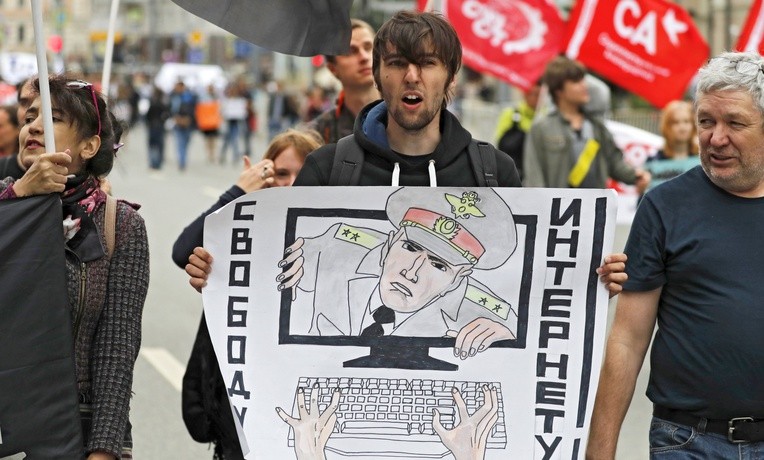 Demonstracja w Rosji przeciwko ograniczeniom w internecie