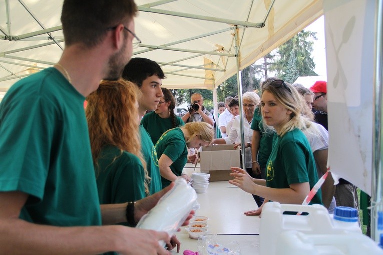 Pielgrzymka i piknik w Henrykowie