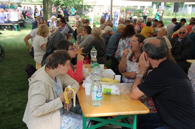 Pielgrzymka i piknik w Henrykowie