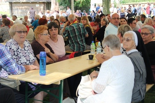 Pielgrzymka i piknik w Henrykowie