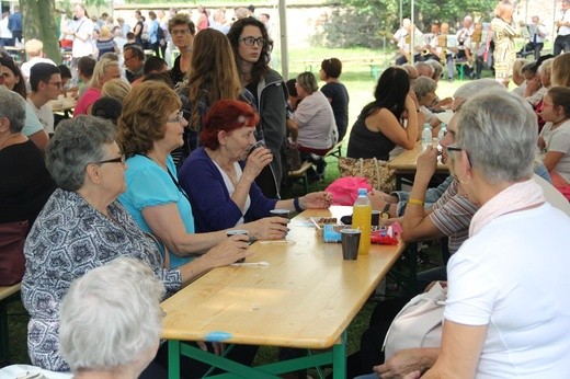 Pielgrzymka i piknik w Henrykowie