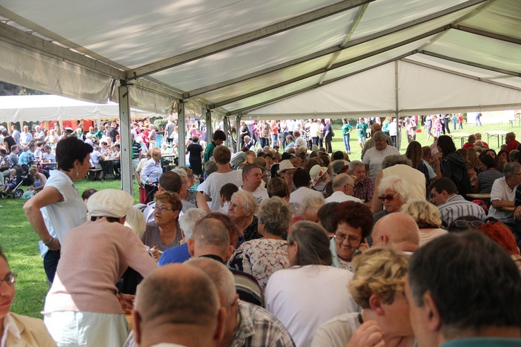 Pielgrzymka i piknik w Henrykowie