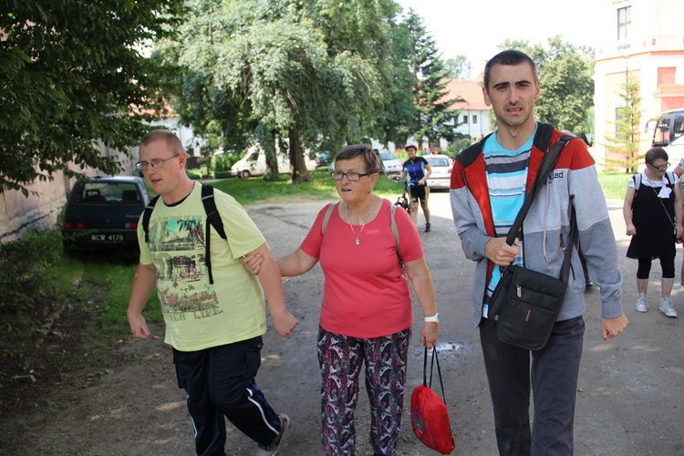 Pielgrzymka i piknik w Henrykowie