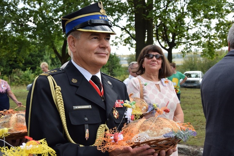 Ulicami Radziejowic przeszedł korowód z bochnami chleba.