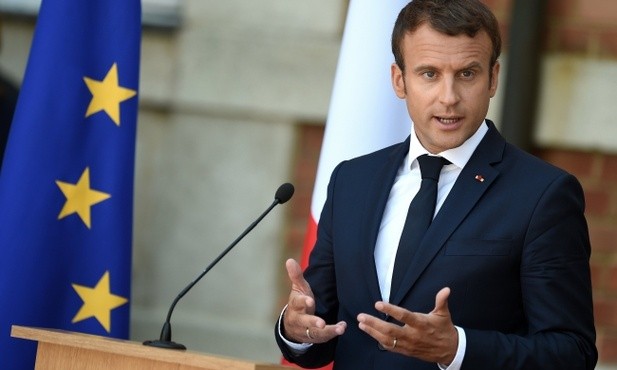 Francja: Znaczny spadek popularności Macrona - sondaż