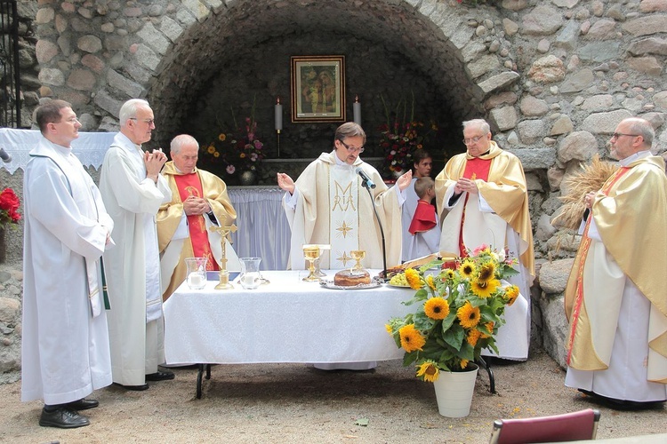 Błogosławieństwo groty Matki Bożej z Lourdes w Bińczu