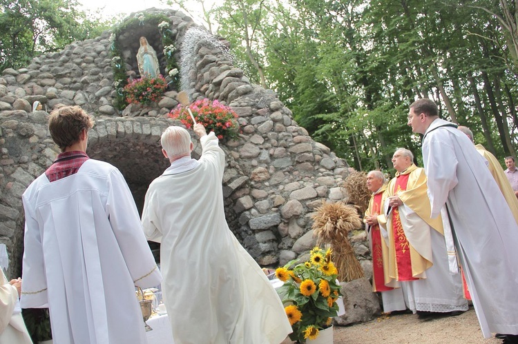 Błogosławieństwo groty Matki Bożej z Lourdes w Bińczu