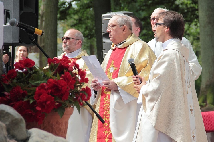 Błogosławieństwo groty Matki Bożej z Lourdes w Bińczu