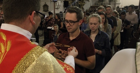 Związani przez Maryję