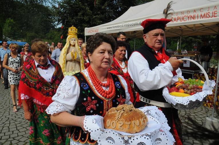 Matka Boża z ziaren zbóż