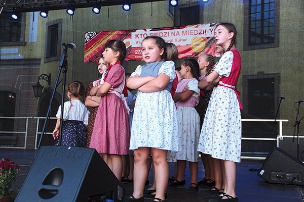 ▲	Dla organizatorów imprezy najważniejsze jest to, że ludowy folklor pielęgnują także dzieci.