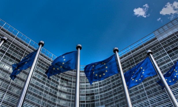 KE przekonuje, że ma kompetencje, by zajmować się sądami w Polsce
