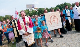 Pielgrzymów z diecezji  na szczyt Jasnej Góry z grupą 22. wprowadził bp Andrzej Jeż.