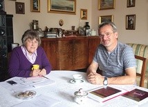 Prof. Grażyna Świątecka i Remigiusz Kwieciński podzielili się wspomnieniami i doświadczeniami z długoletniej pracy w Gdańskim Telefonie Zaufania.